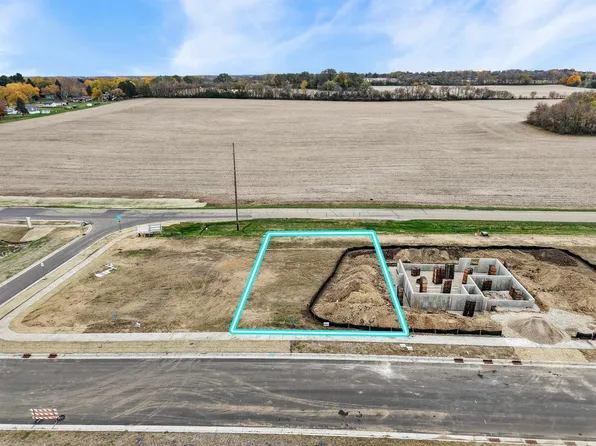 325 Dahlia Drive #30, Stoughton, WI 53589