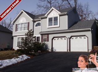 5 Longwood Dr, Sicklerville, NJ 08081