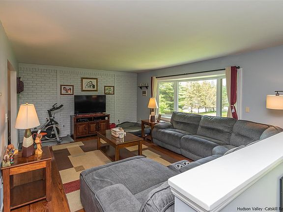 5th image of 4 Raymond Ln