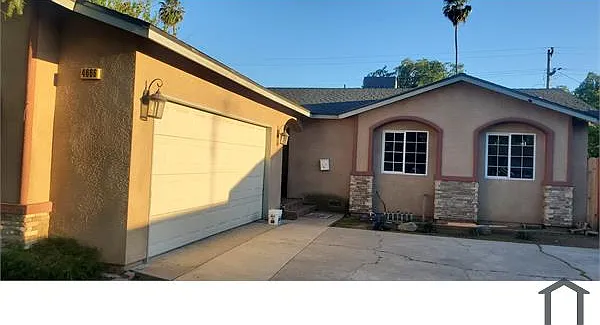 4 bed, $2,800 — Photo 1