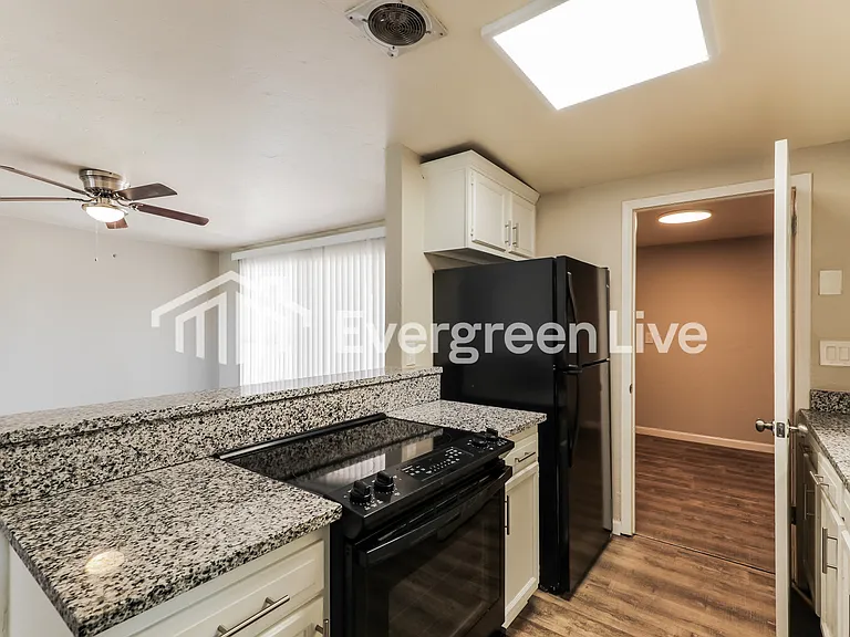 8056 E Victoria Dr — Photo 7