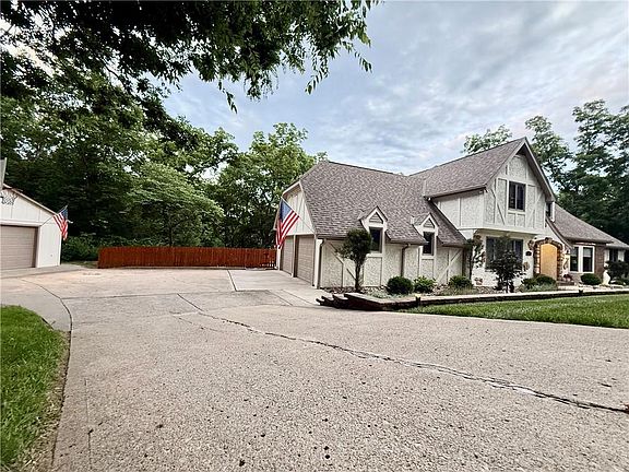 2nd image of 1911 NW Wildwood Ct