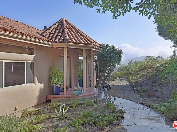 2nd image of 2608 Hodgson Circle Dr