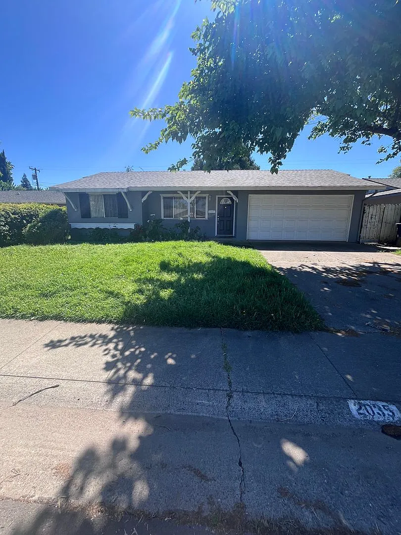 2035 Kellogg Way photo 1