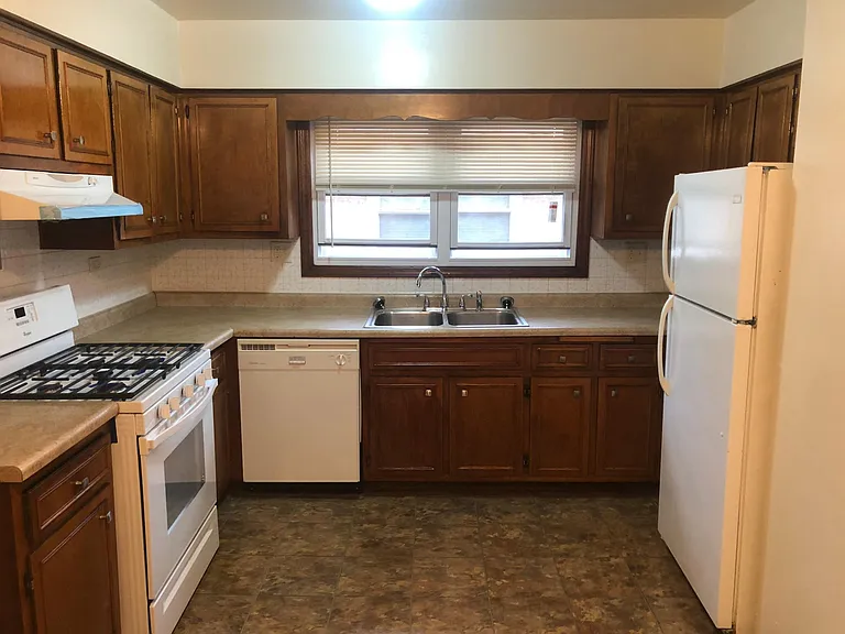 1824 Memorial Dr — Photo 8