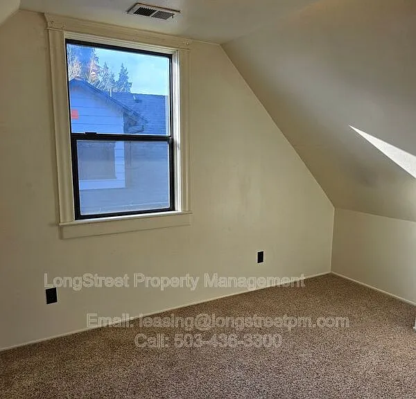 1052 SW Western Blvd #UPPER — Photo 6
