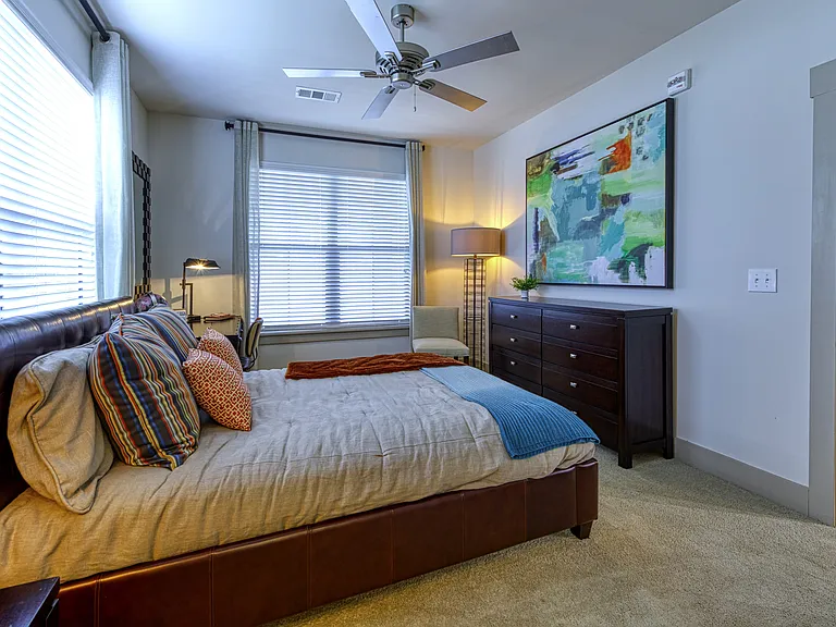 Oversized Bedrooms with En-Suite Bath