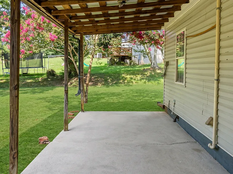 1215 Oaklawn St SE — Photo 10