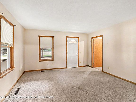 4th image of 309 Burgess St