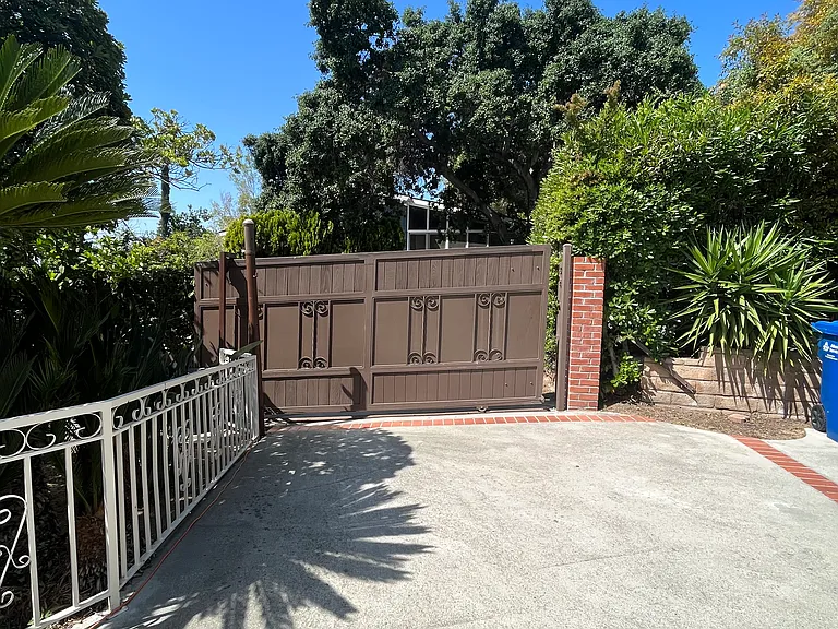 729 Orange Dr — Photo 43