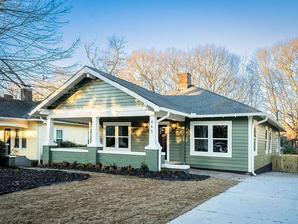 465 Hemlock Cir SE