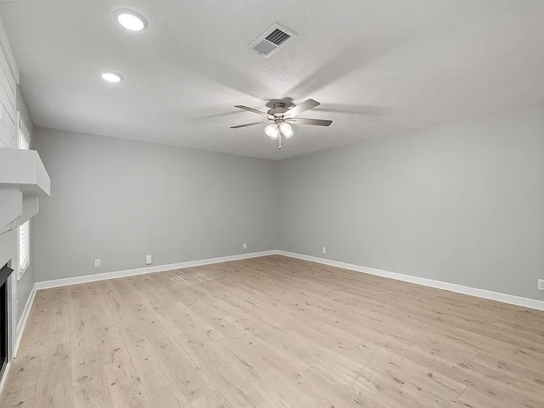 1037 Brightwood Ct — Photo 8