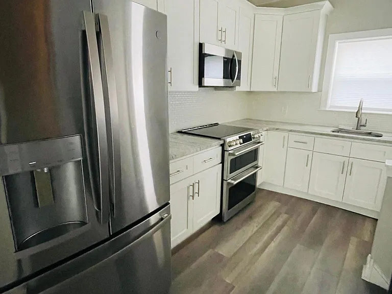 1254 N Burns St — Photo 1