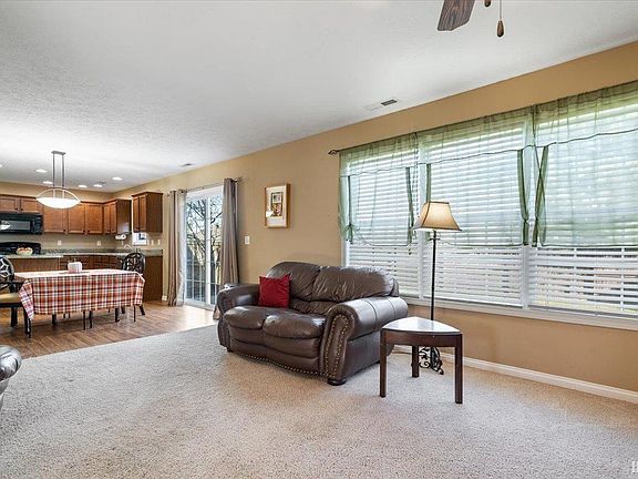 4th image of 4900 Penrose Dr