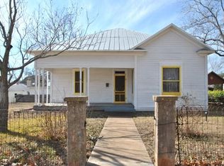 303 W College St, Fredericksburg, TX 78624