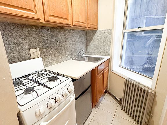 5th image of 305 E 105th St #2