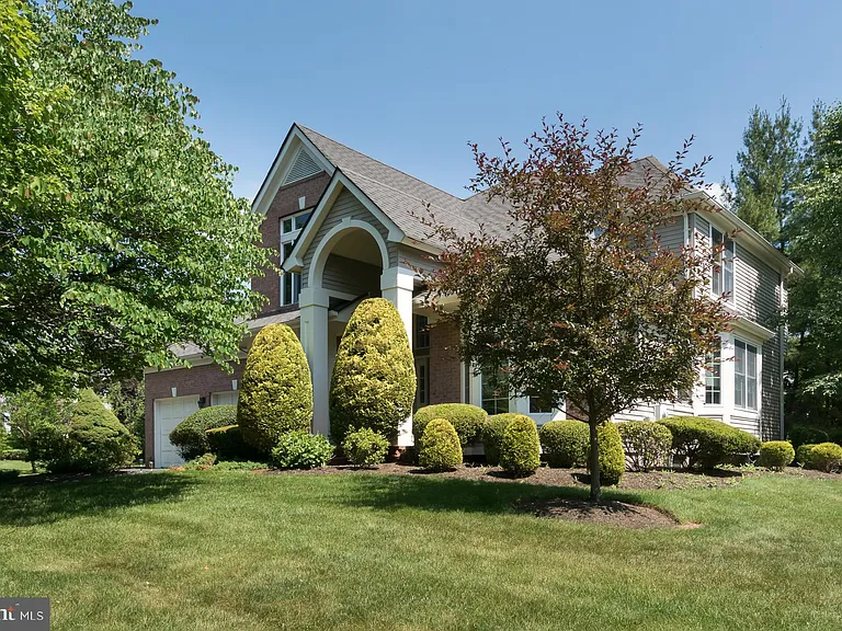 30 Leicester Ct — Photo 1