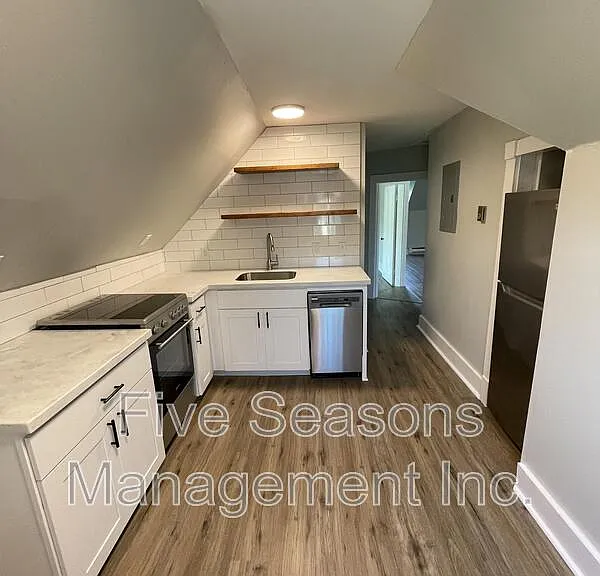 19 Fletcher Pl #3 — Photo 22
