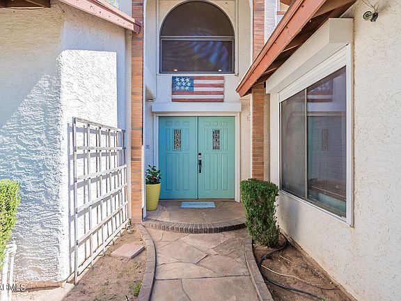 3rd image of 611 N Rosemont Cir