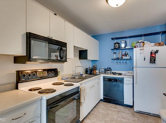 5th image of 1660 N La Salle St #2109