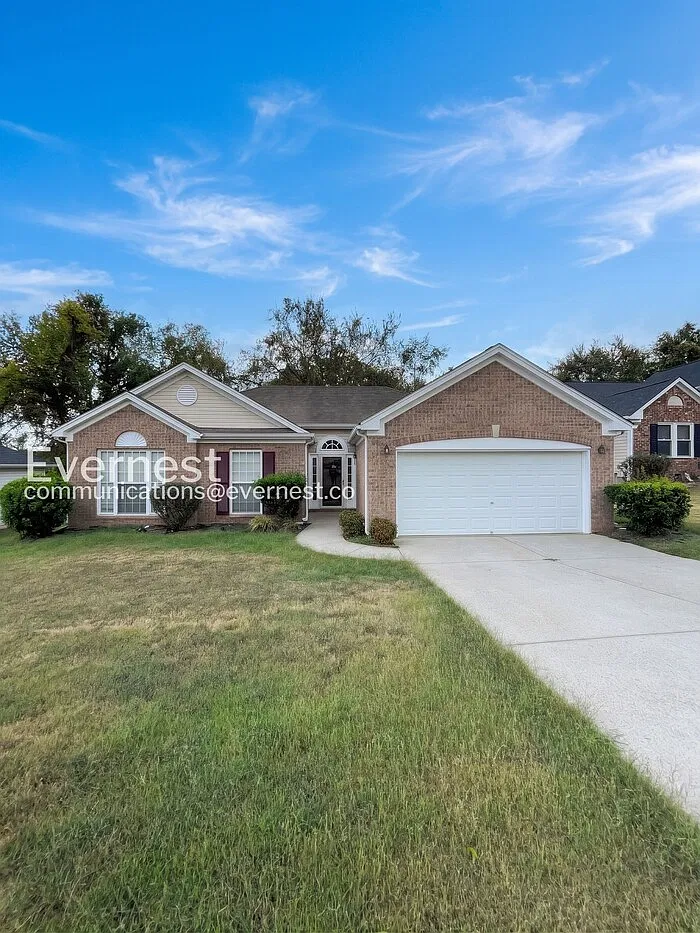 3 bed, 2.0 bath, 1381 sqft, $2,200 — Photo 1