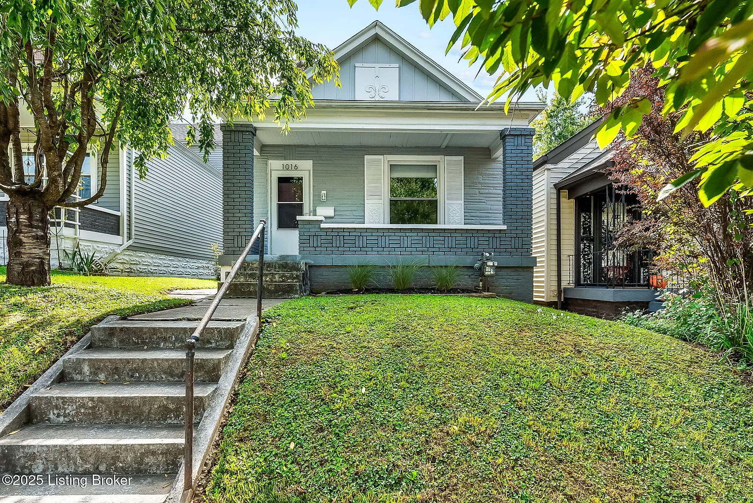 1016 E Oak St photo 1