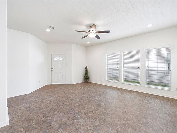5th image of 4014 Strawberry Ct