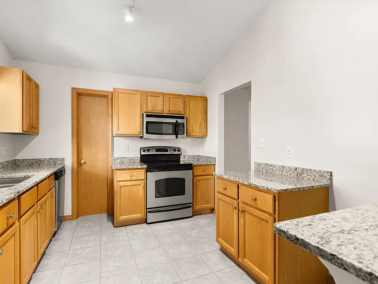2427 Reynolds Manor Dr #0 — Photo 10