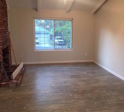 4th image of 2775 King Edward Dr