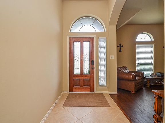 4th image of 2910 Fair Chase Dr