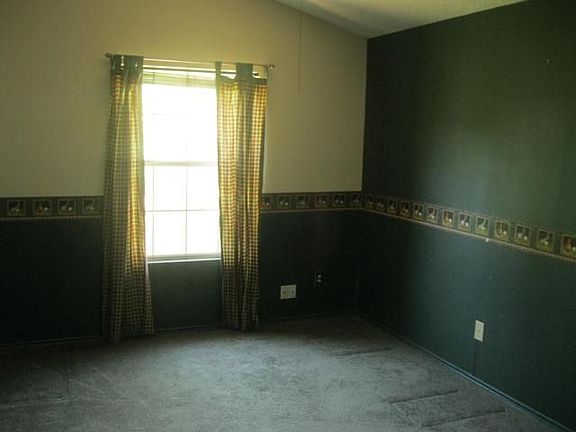 4th image of 438 Newberry St