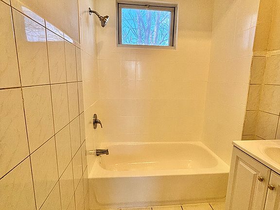 4th image of 434-436 Franklin St #2