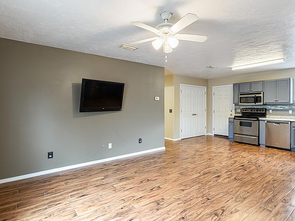 4th image of 5668 Charter Cir