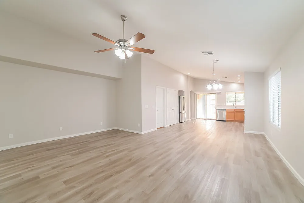 3 bed, 2.5 bath, 1762 sqft, $2,115 — Photo 4