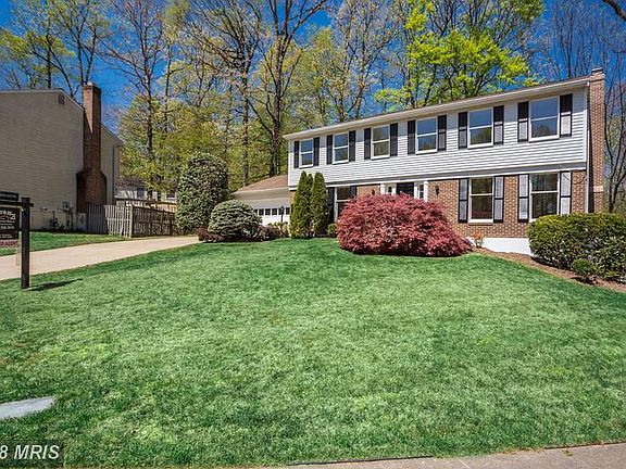 Exterior (Front) / newly painted front,side,back