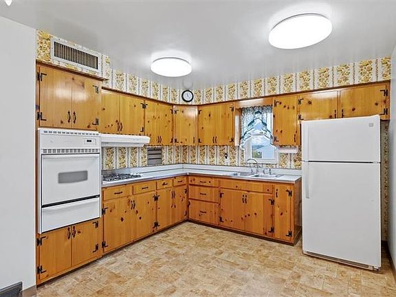 4th image of 151 Saint Rose Dr