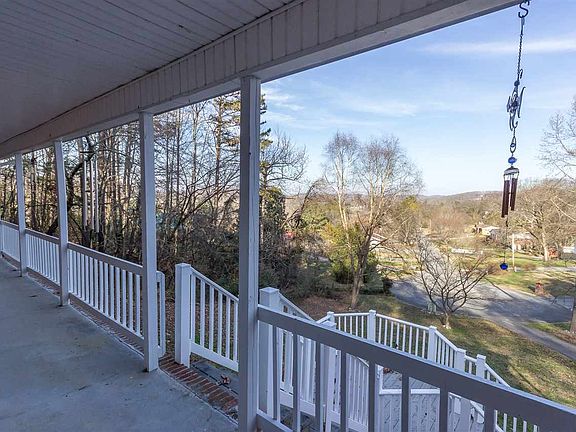 3rd image of 5850 Sussex Ln
