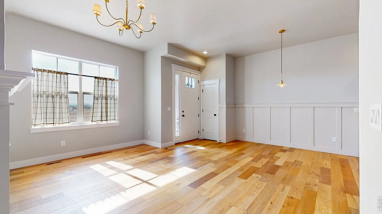 3 bed, 3.5 bath, 2003 sqft, $2,750 — Photo 2