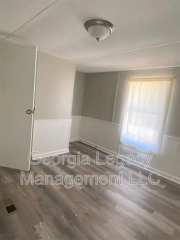 2 bed, 1.0 bath, $900 — Photo 3