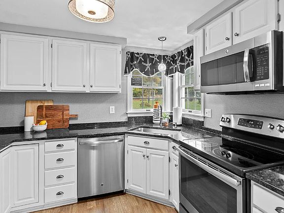 Kitchen (new fridge and range).
