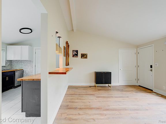 2nd image of 30110 Fairfax St