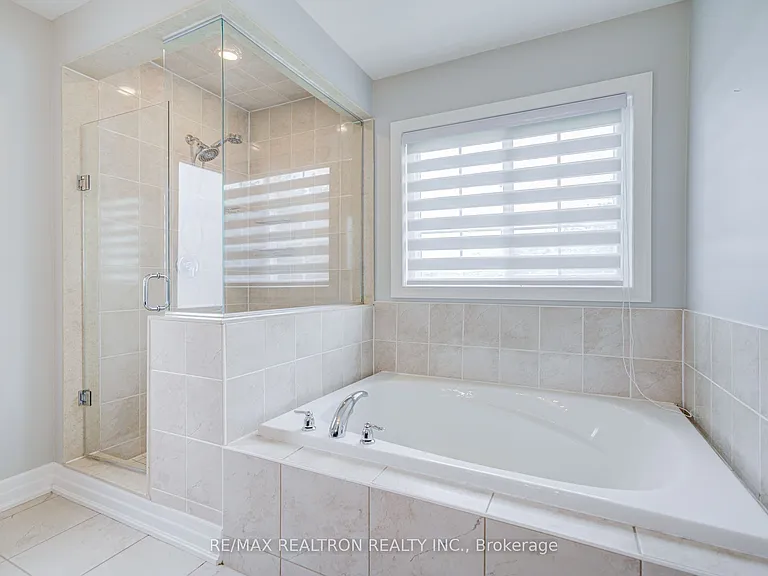 48 Robert Wilson Cres — Photo 42