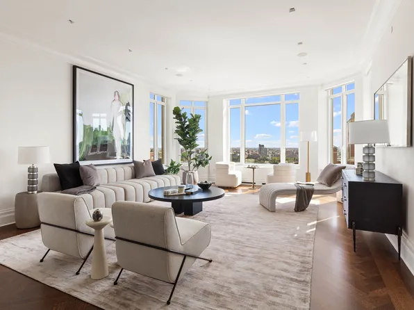 20 East End Avenue image 1 of 14