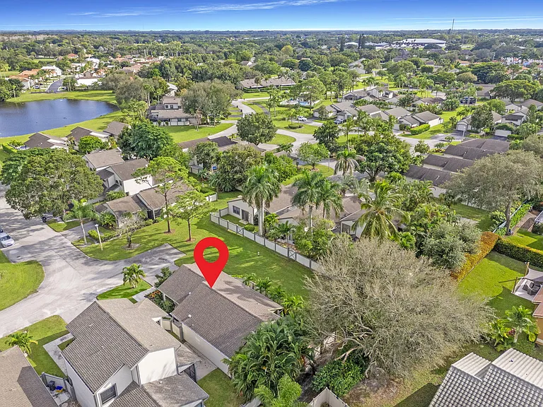 2474 Bedford Mews Dr — Photo 44