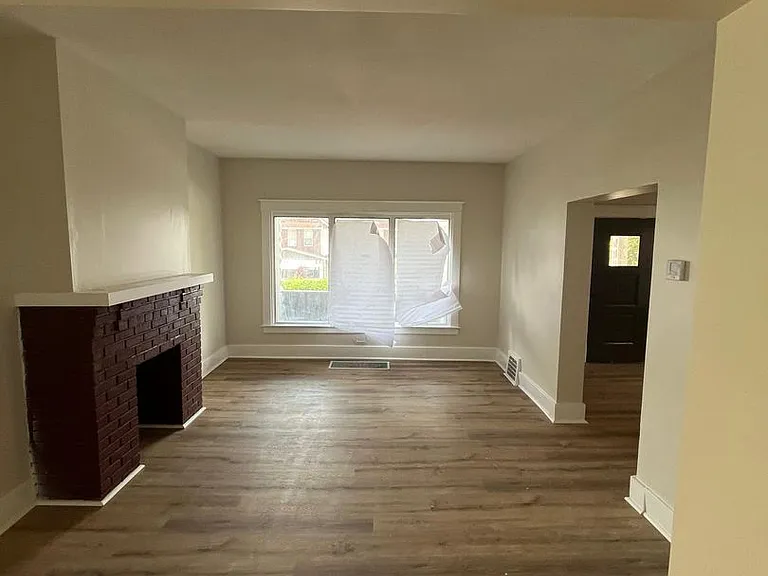 1714 Victoria Ave — Photo 12