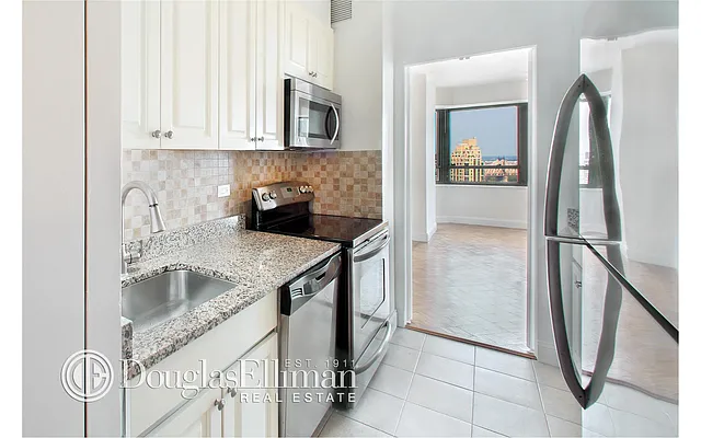 Rented by Douglas Elliman | media 27