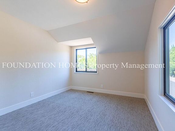 4th image of 74 Windstone Dr