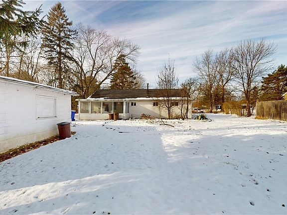 3rd image of 9324 Briar Dr
