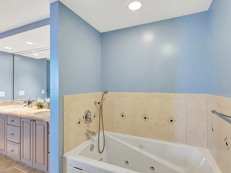 400 Beach Rd #804 — Photo 25
