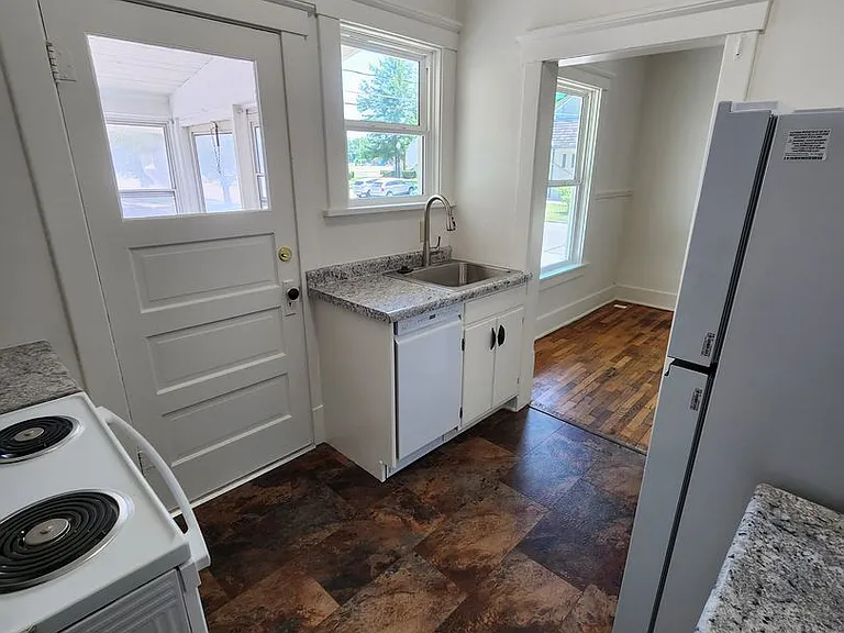 1014 SW 9th St — Photo 9